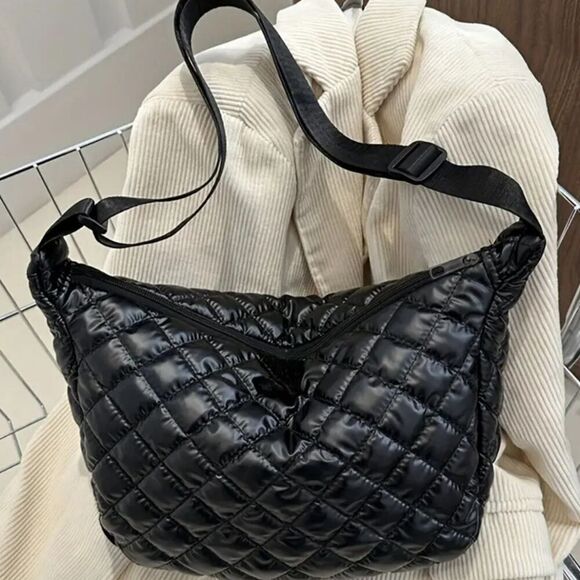 Chic Silvery Quilted Crossbody Bag Spacious & Lightweight with Adjustable Strap - Picture 4 of 12